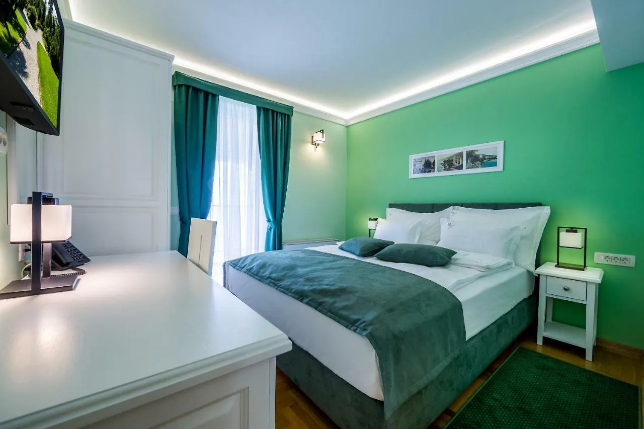 Hotel Domino Opatija 4*,